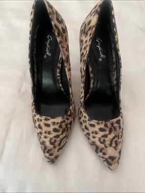 Qupid Leopard Print Pointed Toe Heels in Tan and Black